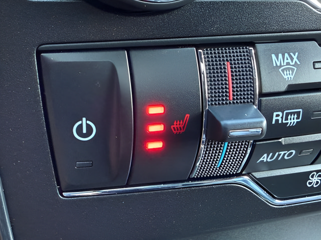 Used 2019 Ford Explorer XLT w/ Equipment Group 202A AWD/4WD image 13