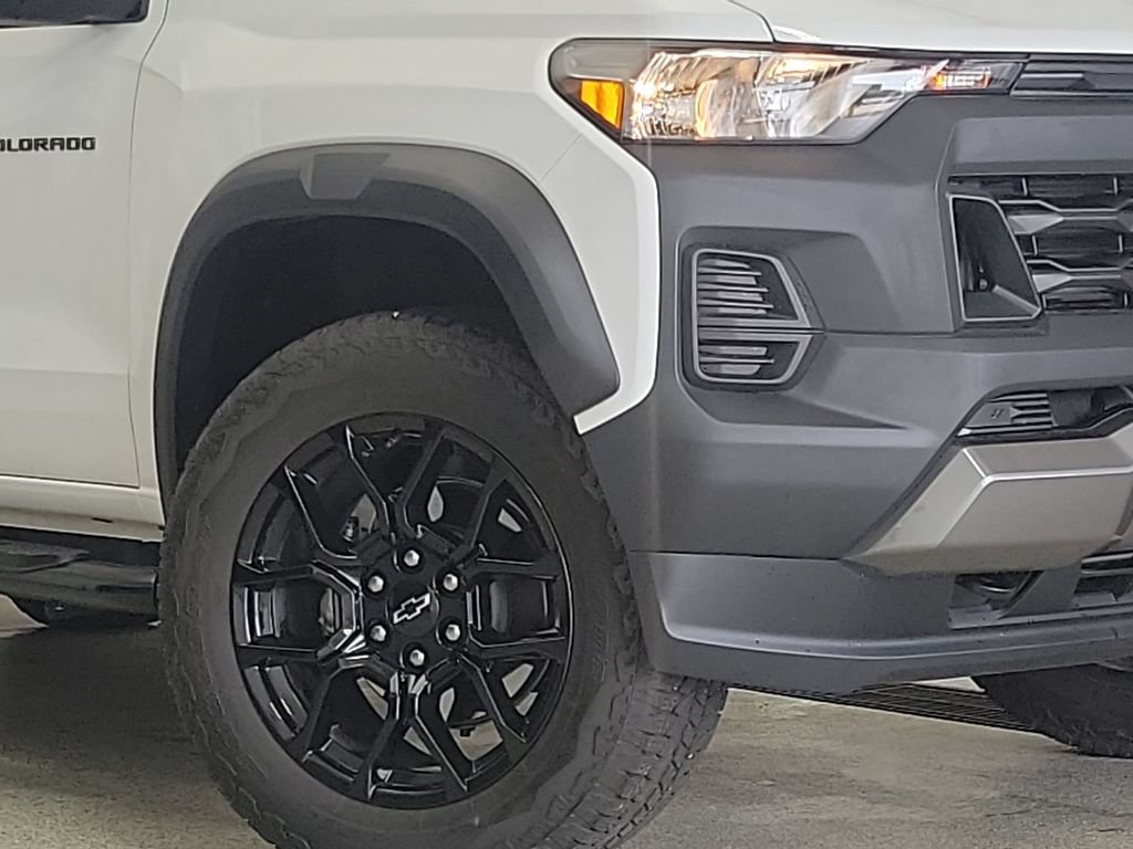 Certified 2024 Chevrolet Colorado Trail Boss w/ LPO, Dark Essentials Package AWD/4WD image 2