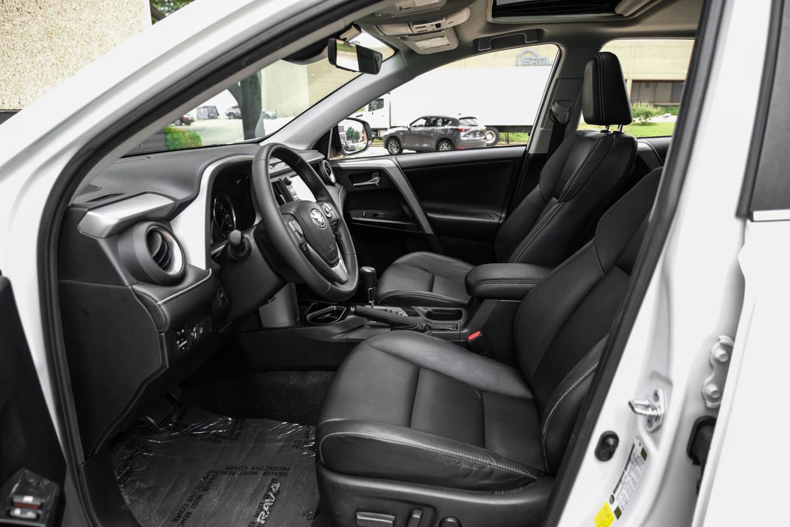 Used 2017 Toyota RAV4 Limited FWD image 3