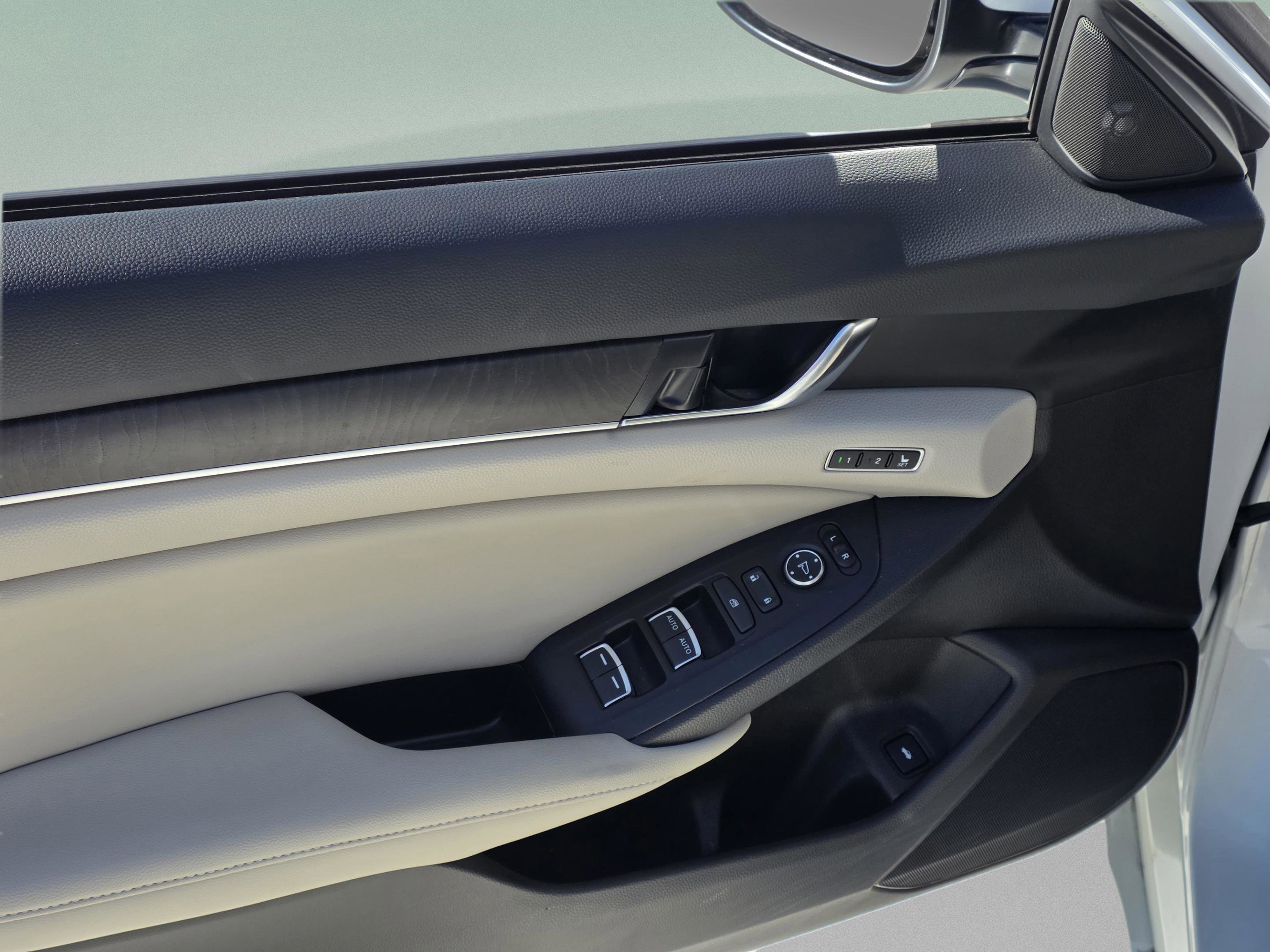 Used 2022 Honda Accord Touring image 7