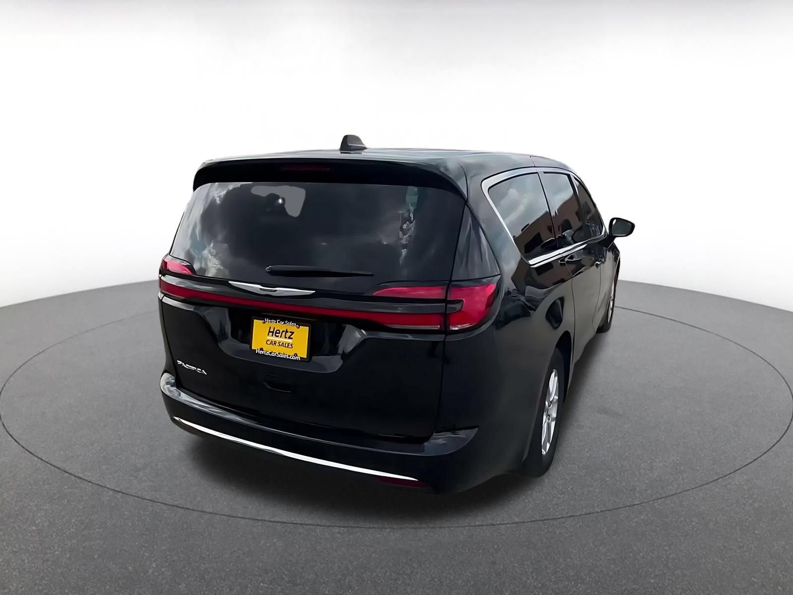Used 2025 Chrysler Pacifica Select FWD image 14