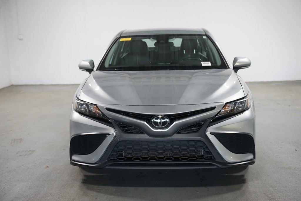 Used 2023 Toyota Camry SE FWD image 2