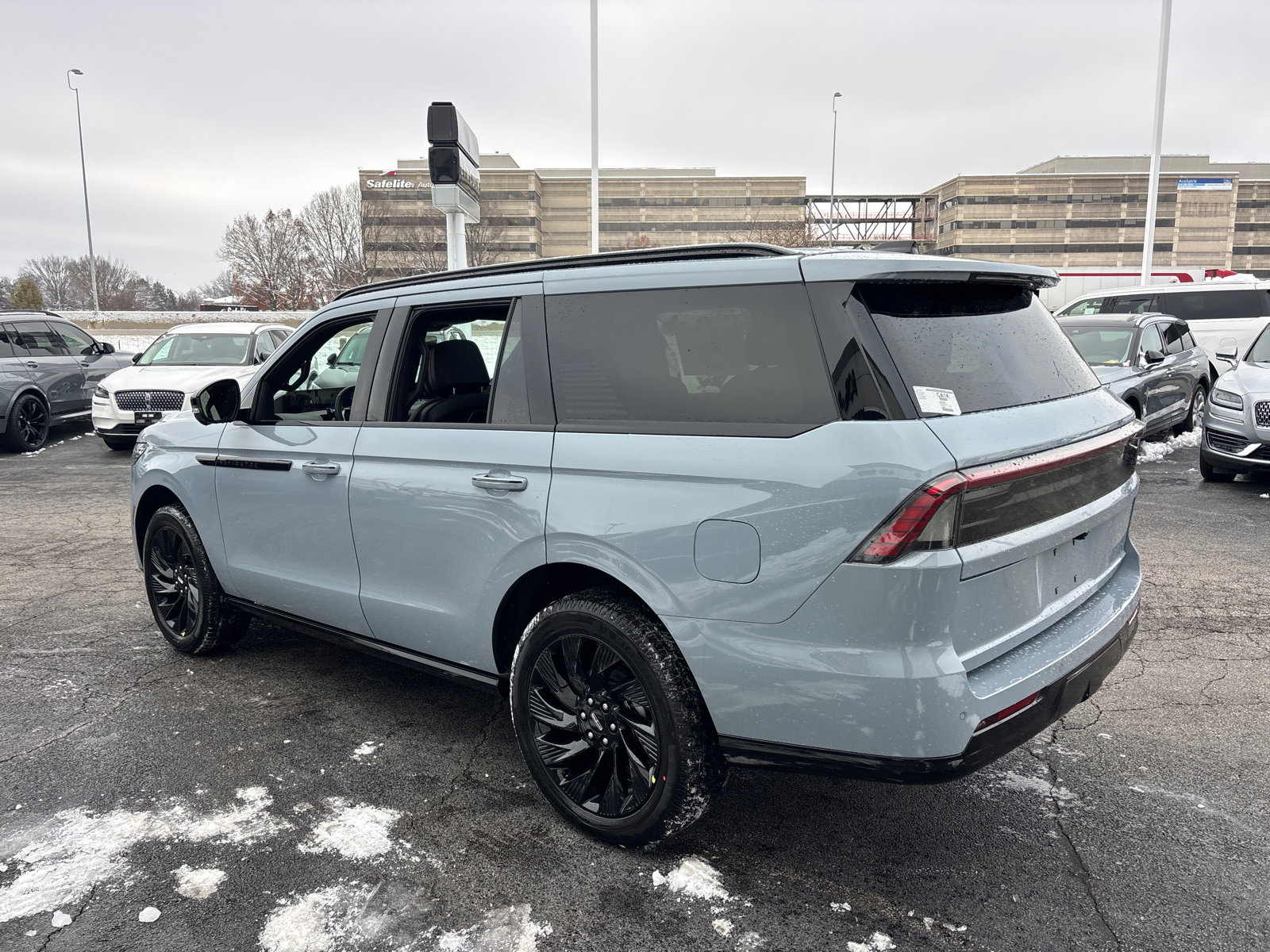 New 2025 Lincoln Navigator Reserve w/ Jet Appearance Package image 5