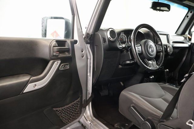 Used 2018 Jeep Wrangler Unlimited Sahara image 9