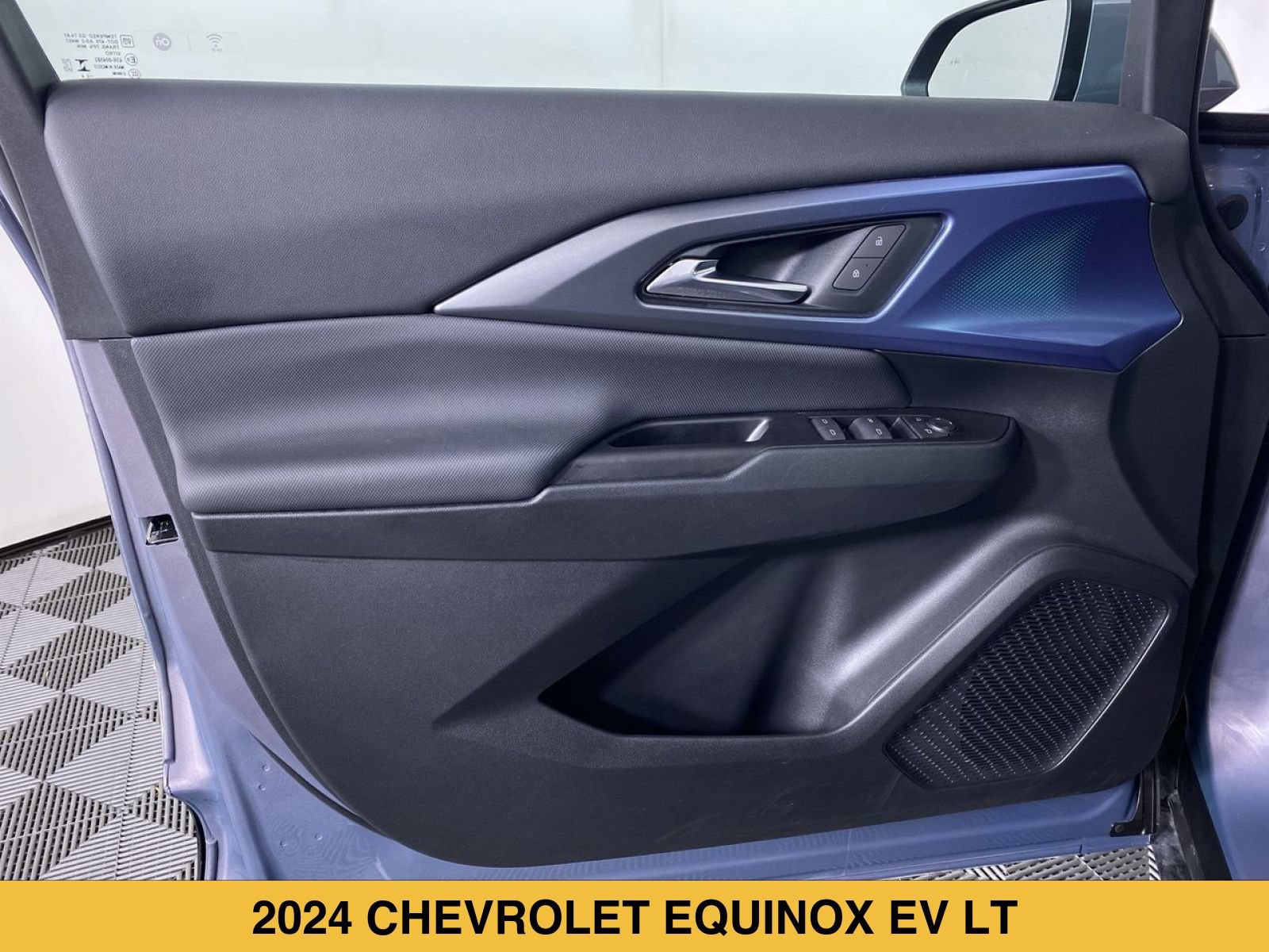 Certified 2024 Chevrolet Equinox EV LT FWD image 11