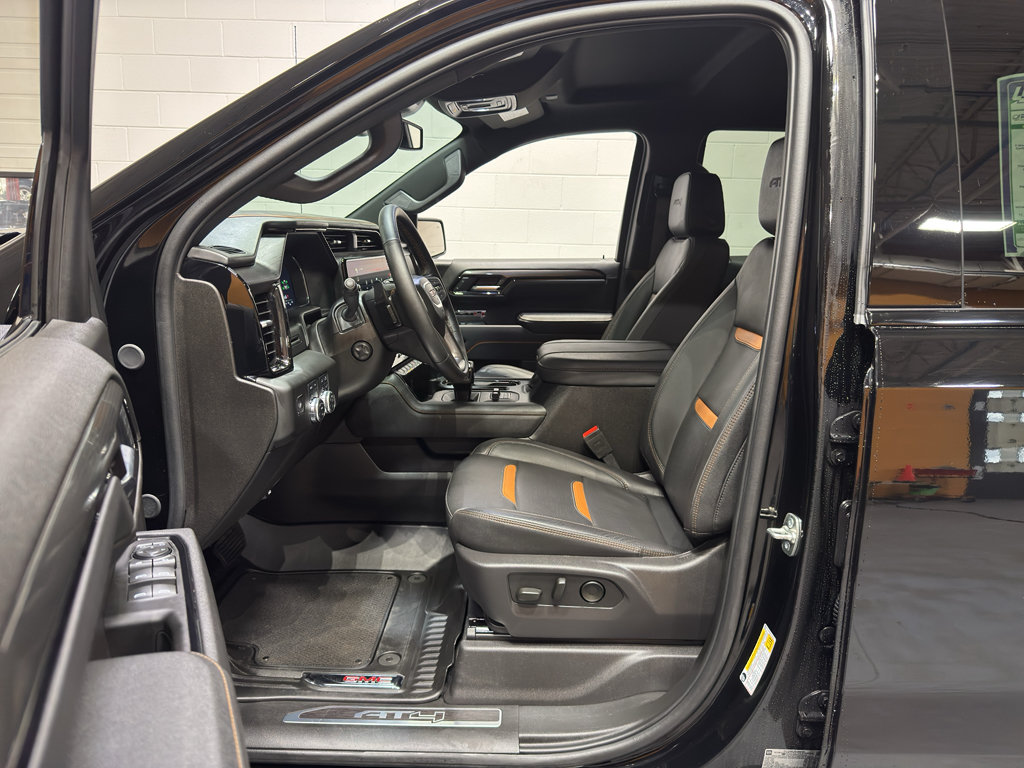 Used 2025 GMC Sierra 1500 AT4 w/ AT4 Premium Package AWD/4WD image 18