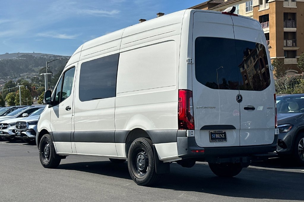 Used 2025 Mercedes-Benz Sprinter 2500 image 6