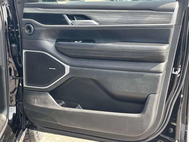 Used 2024 Jeep Wagoneer Series III AWD/4WD image 28