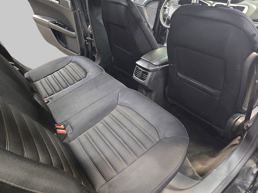 Used 2014 Ford Fusion SE image 12