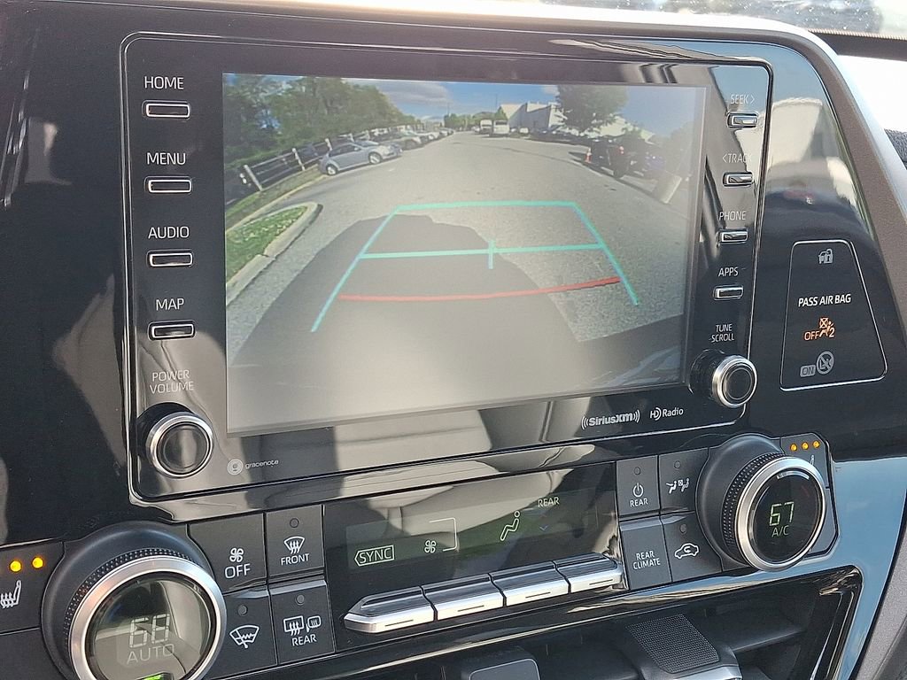 Used 2020 Toyota Highlander XLE AWD/4WD image 19