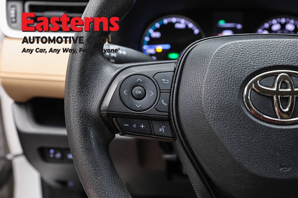 Used 2021 Toyota RAV4 LE w/ Carpet Mat Package (TMS) AWD/4WD image 15