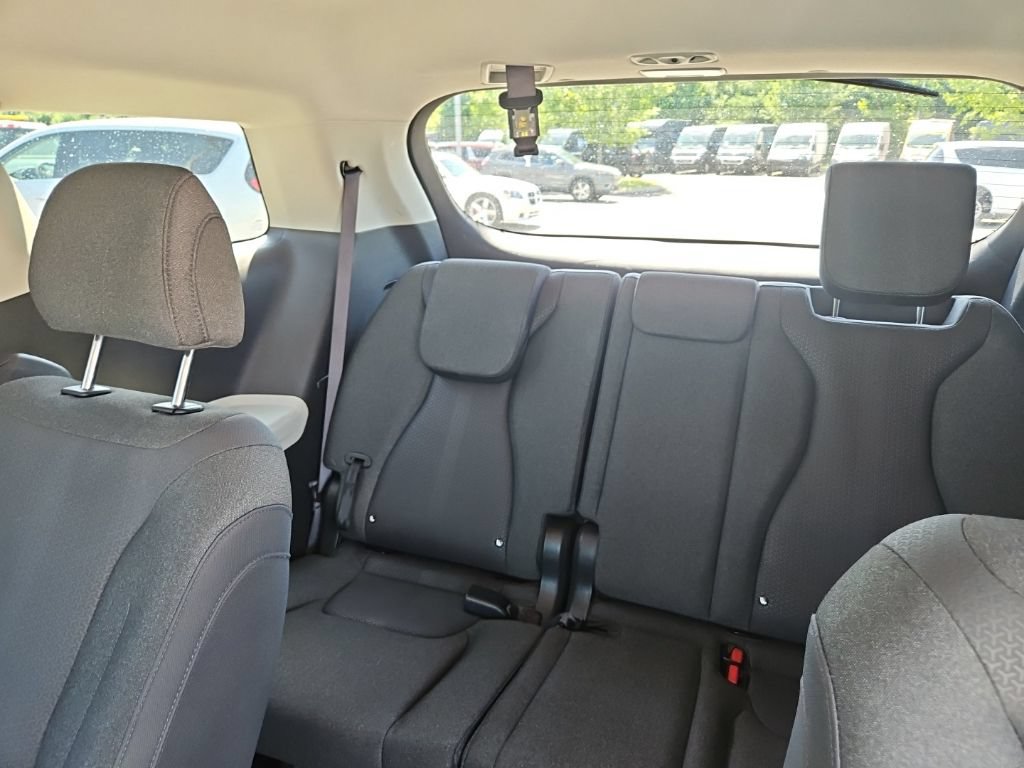 Used 2024 Kia Carnival LX FWD image 14