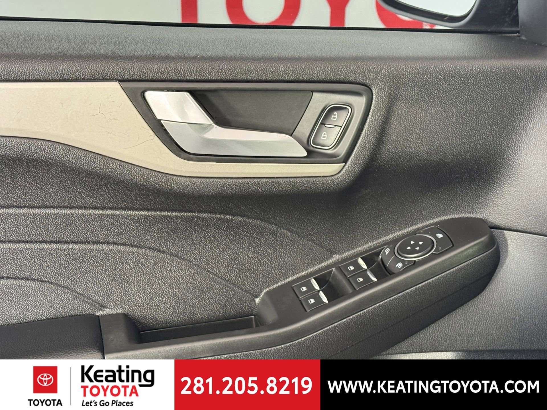 Used 2021 Ford Escape SE w/ SE Sport Appearance Package image 12