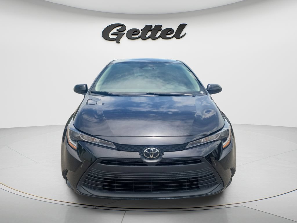 Used 2023 Toyota Corolla LE FWD image 2