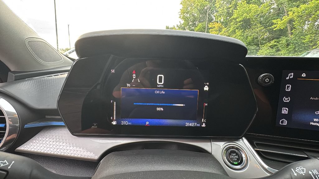 Used 2025 Chevrolet Trax LT FWD image 17
