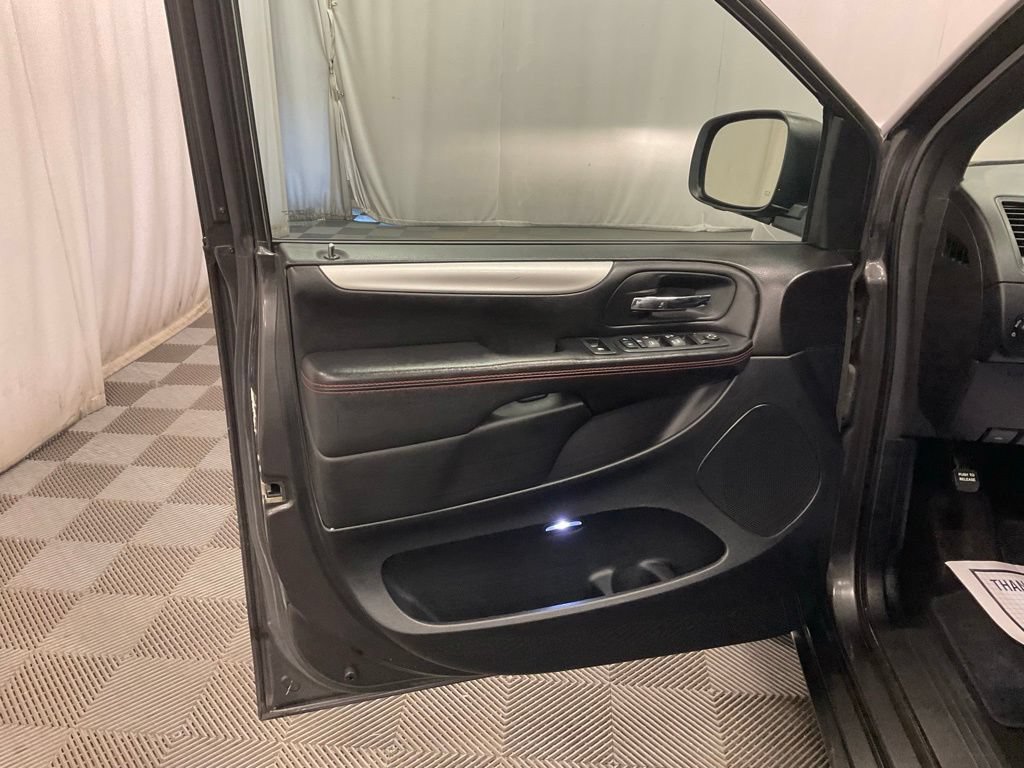 Used 2018 Dodge Grand Caravan GT FWD image 19