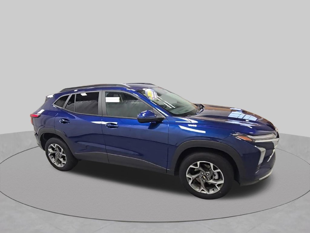 Certified 2024 Chevrolet Trax LT w/ Driver Confidence Package FWD image 2