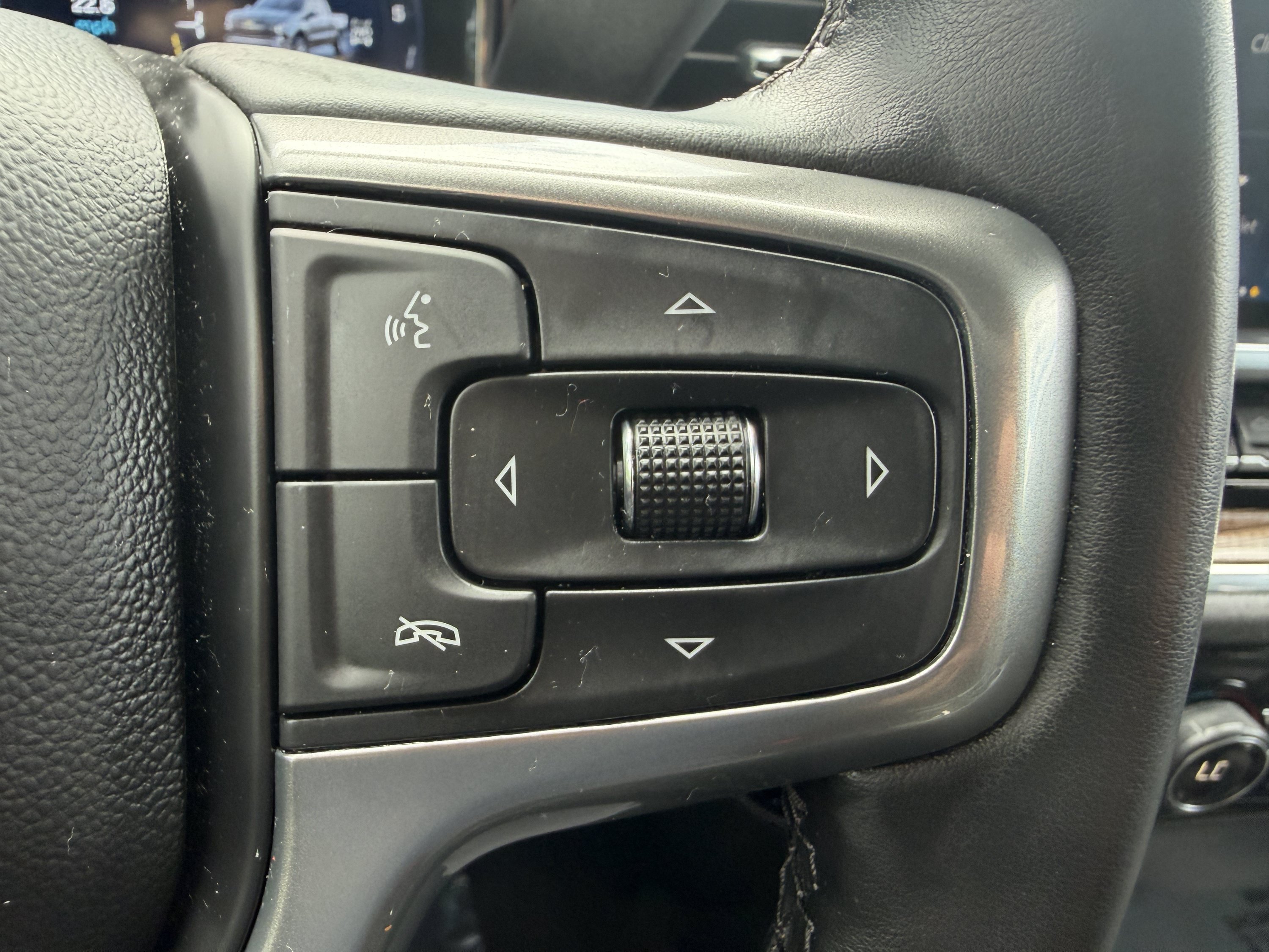 Used 2023 Chevrolet Silverado 1500 LT AWD/4WD image 27