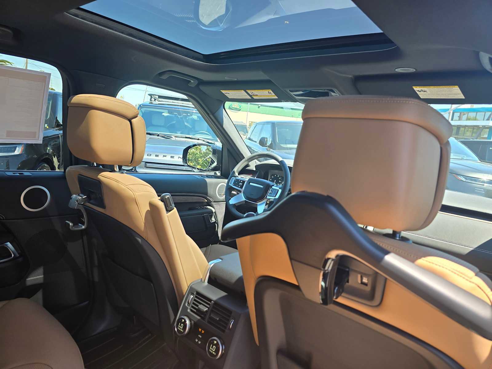 New 2025 Land Rover Discovery Dynamic SE image 15