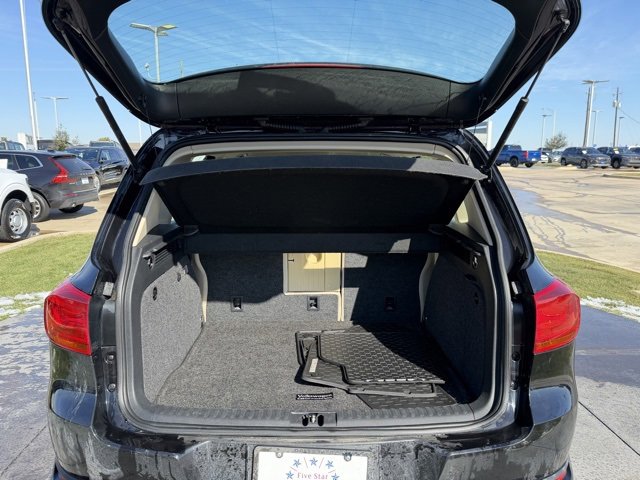 Used 2016 Volkswagen Tiguan S image 7