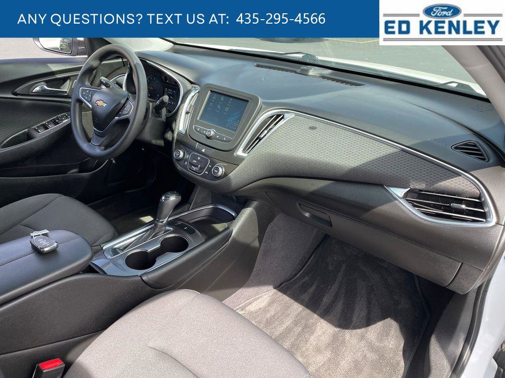 Used 2017 Chevrolet Malibu LT FWD image 24