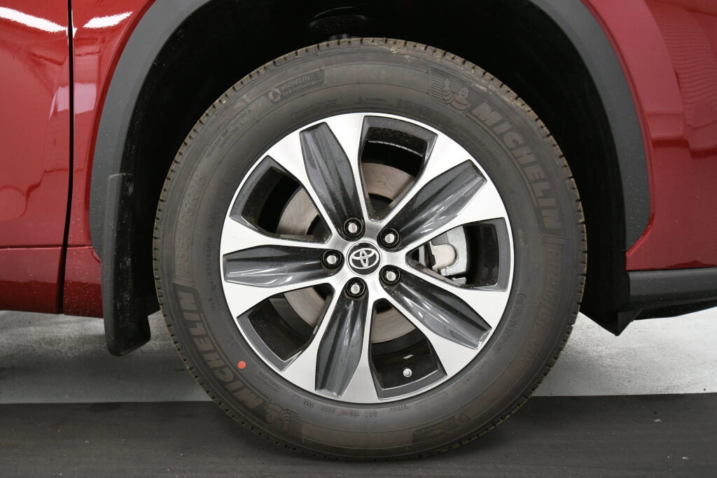 New 2023 Toyota Highlander XLE image 9