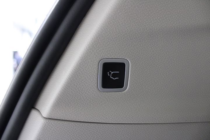 Used 2024 Chrysler Pacifica Touring-L image 16