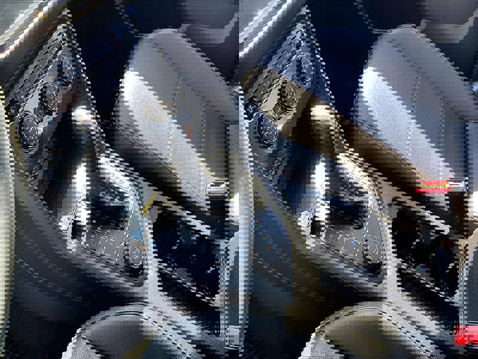 Used 2020 Volkswagen Tiguan SE AWD/4WD image 20