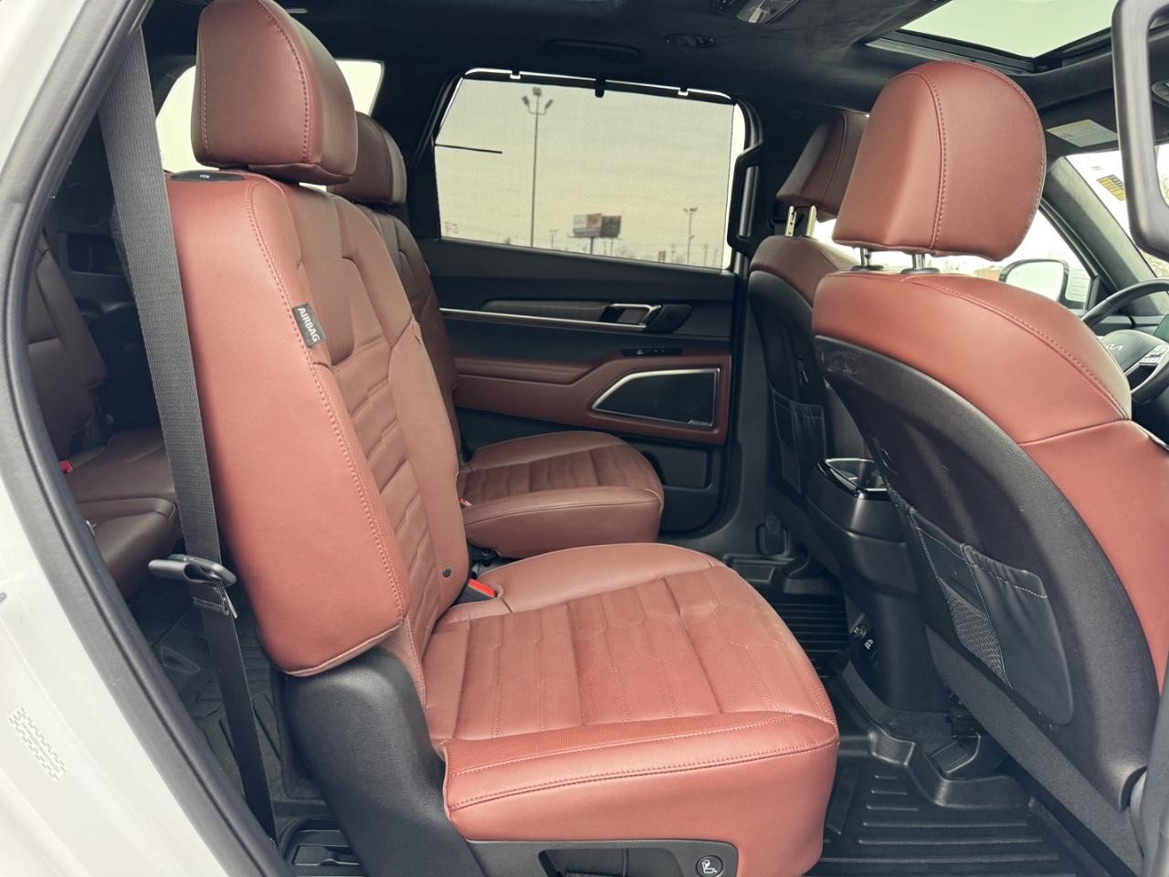 Used 2024 Kia Telluride SX Prestige w/ Towing Package image 10