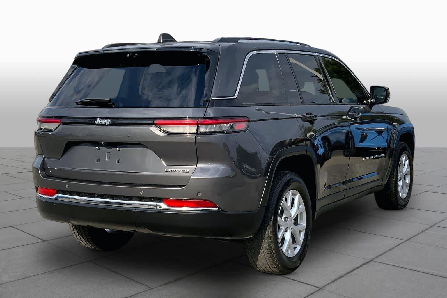 Used 2023 Jeep Grand Cherokee Limited w/ Luxury Tech Group II RWD image 13
