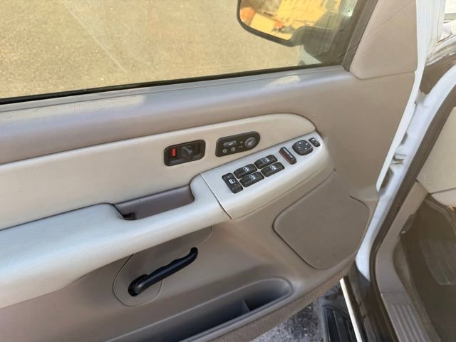 Used 2001 Chevrolet Tahoe LT w/ LT Preferred Equipment Group AWD/4WD image 12