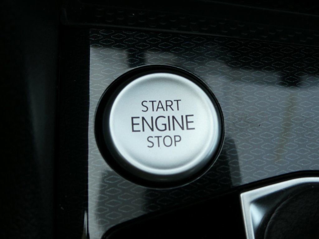 Certified 2025 Volkswagen Taos SE image 11