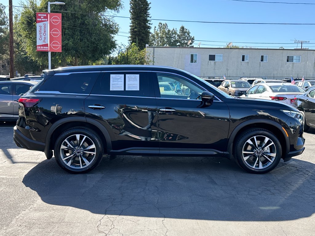 Used 2023 INFINITI QX60 Luxe w/ Cargo Package FWD image 9