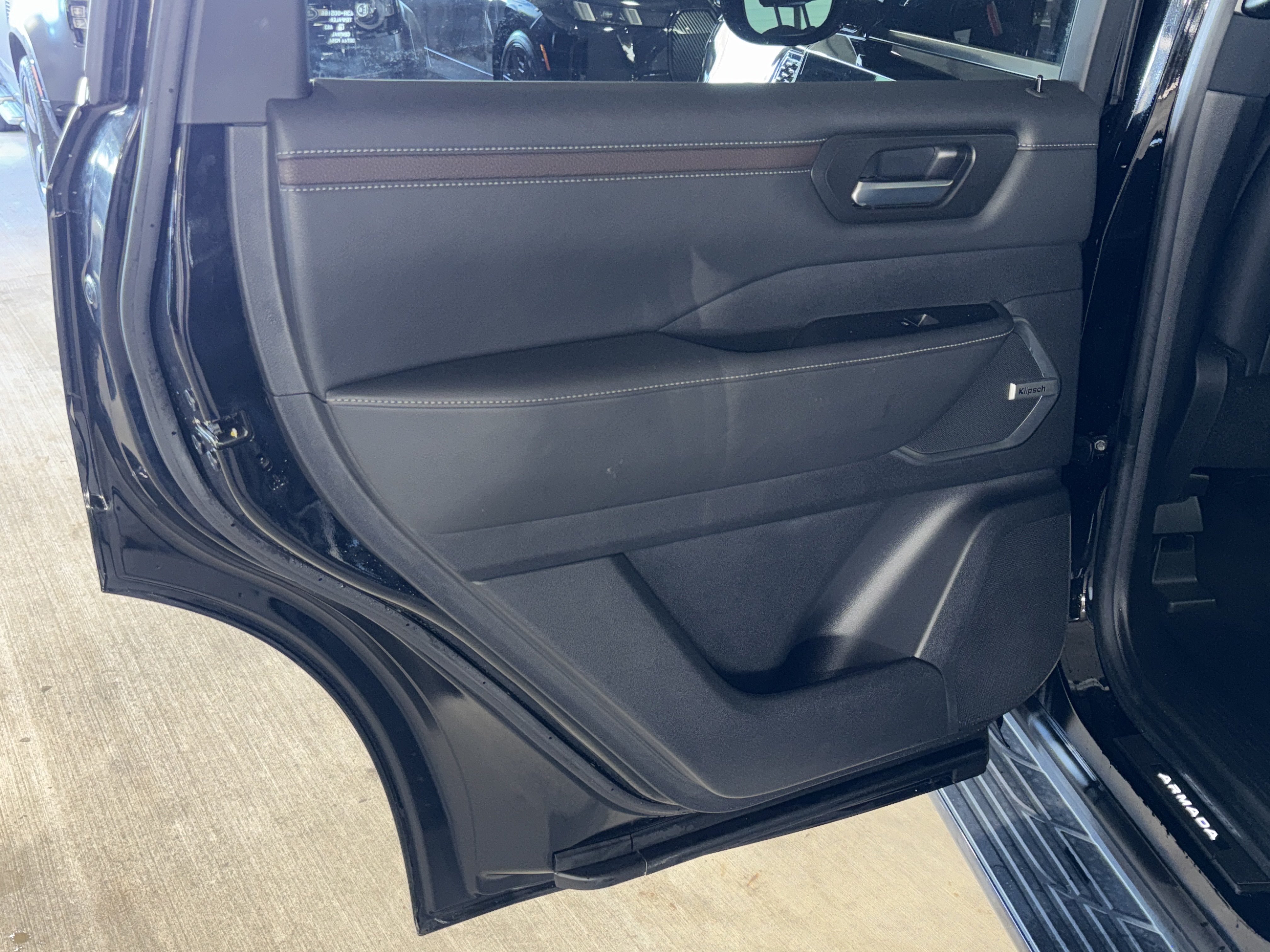 Used 2025 Nissan Armada Platinum Reserve RWD image 16
