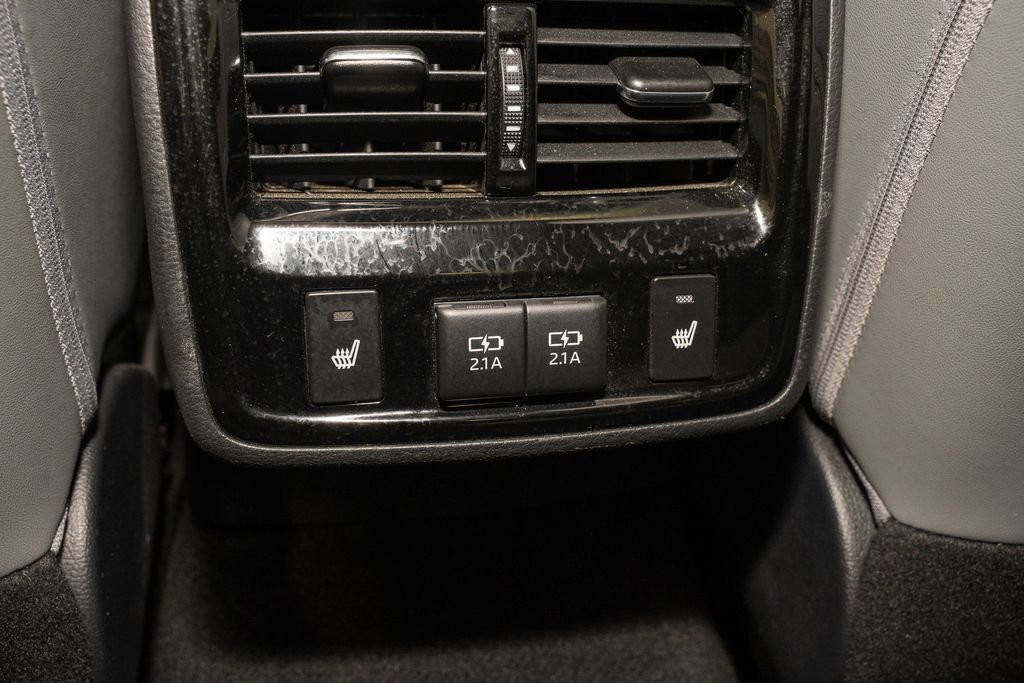 Used 2019 Toyota Avalon Limited image 7