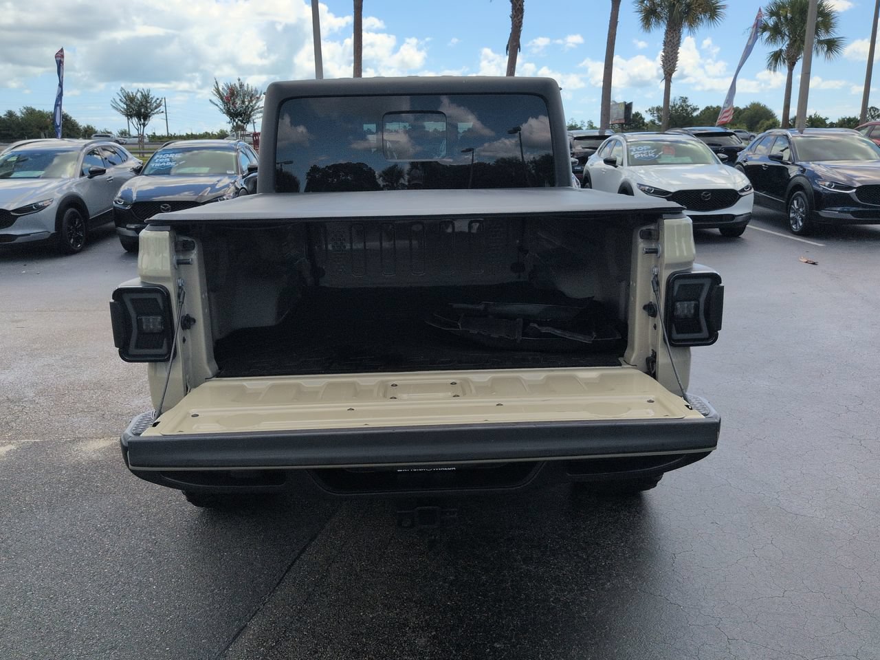 Used 2022 Jeep Gladiator Overland w/ Trailer Tow Package AWD/4WD image 13