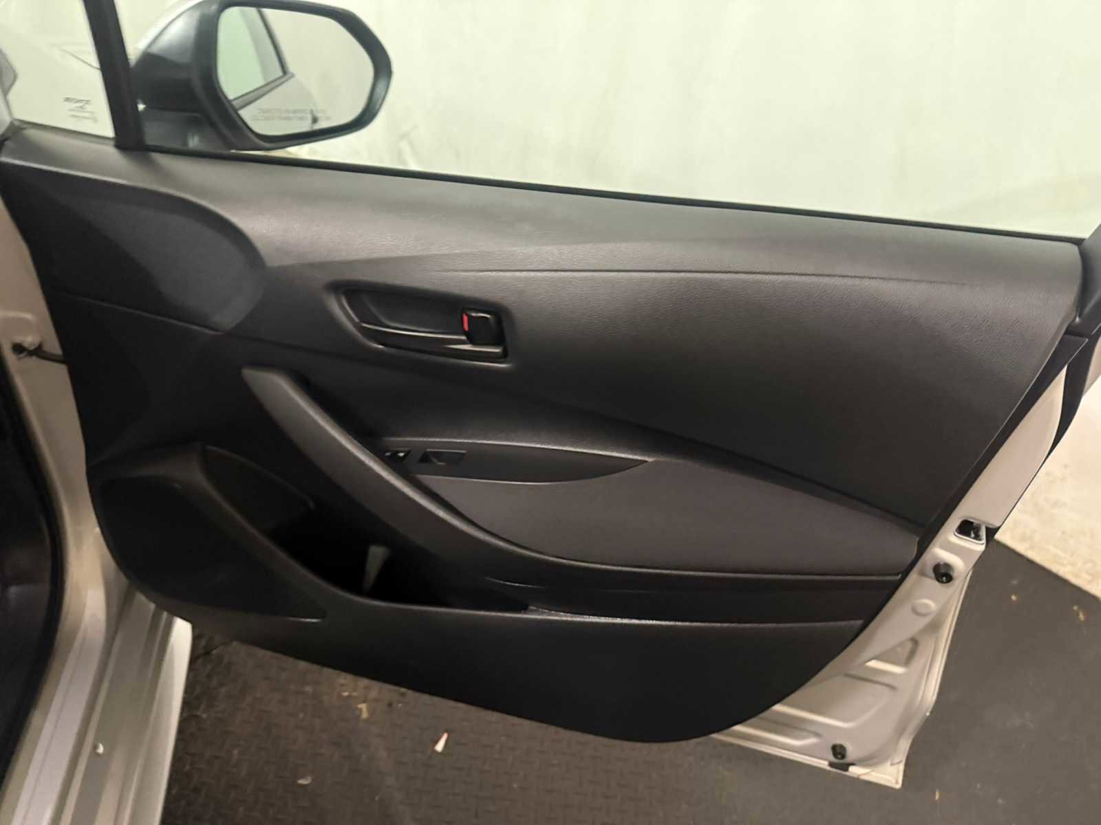 Certified 2024 Toyota Corolla LE image 28