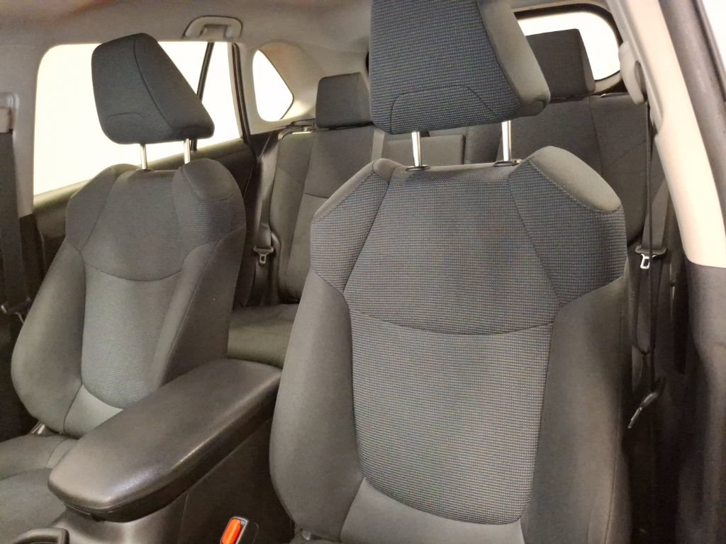 Used 2023 Toyota RAV4 LE AWD/4WD image 19