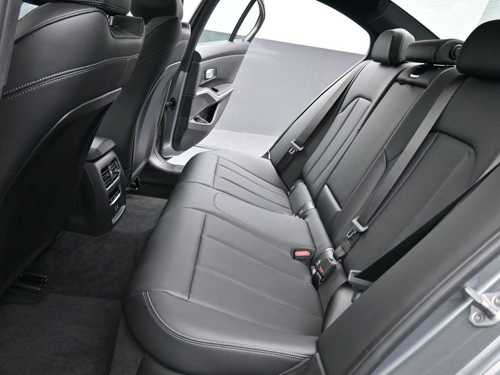 Used 2025 BMW 330i xDrive Sedan image 15