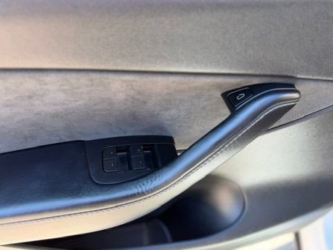 Used 2022 Tesla Model Y Performance AWD/4WD image 17