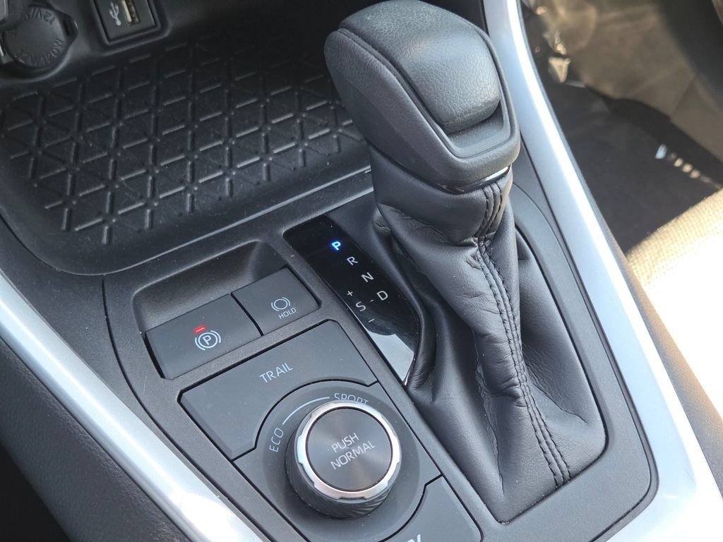 Used 2024 Toyota RAV4 XLE AWD/4WD image 34