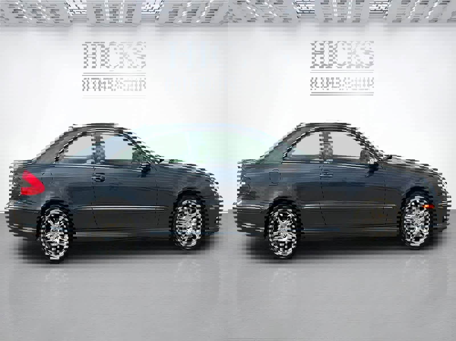 Used 2009 Mercedes-Benz CLK 550 Base image 4