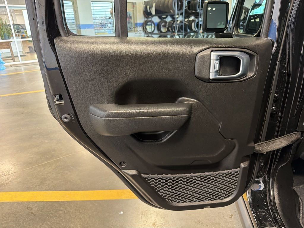 Used 2026 Jeep Wrangler Unlimited Rubicon AWD/4WD image 26