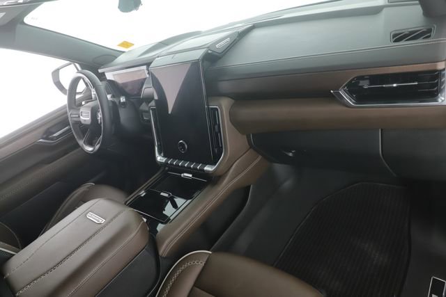 Used 2025 GMC Yukon Denali Ultimate AWD/4WD image 37