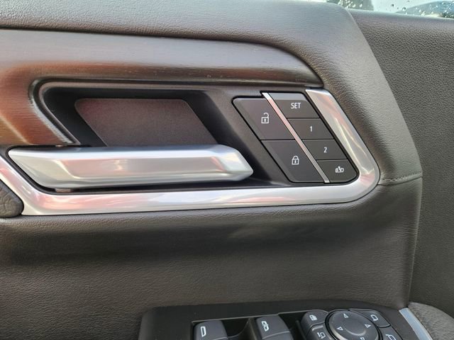 Used 2025 GMC Sierra 3500 Denali AWD/4WD image 21