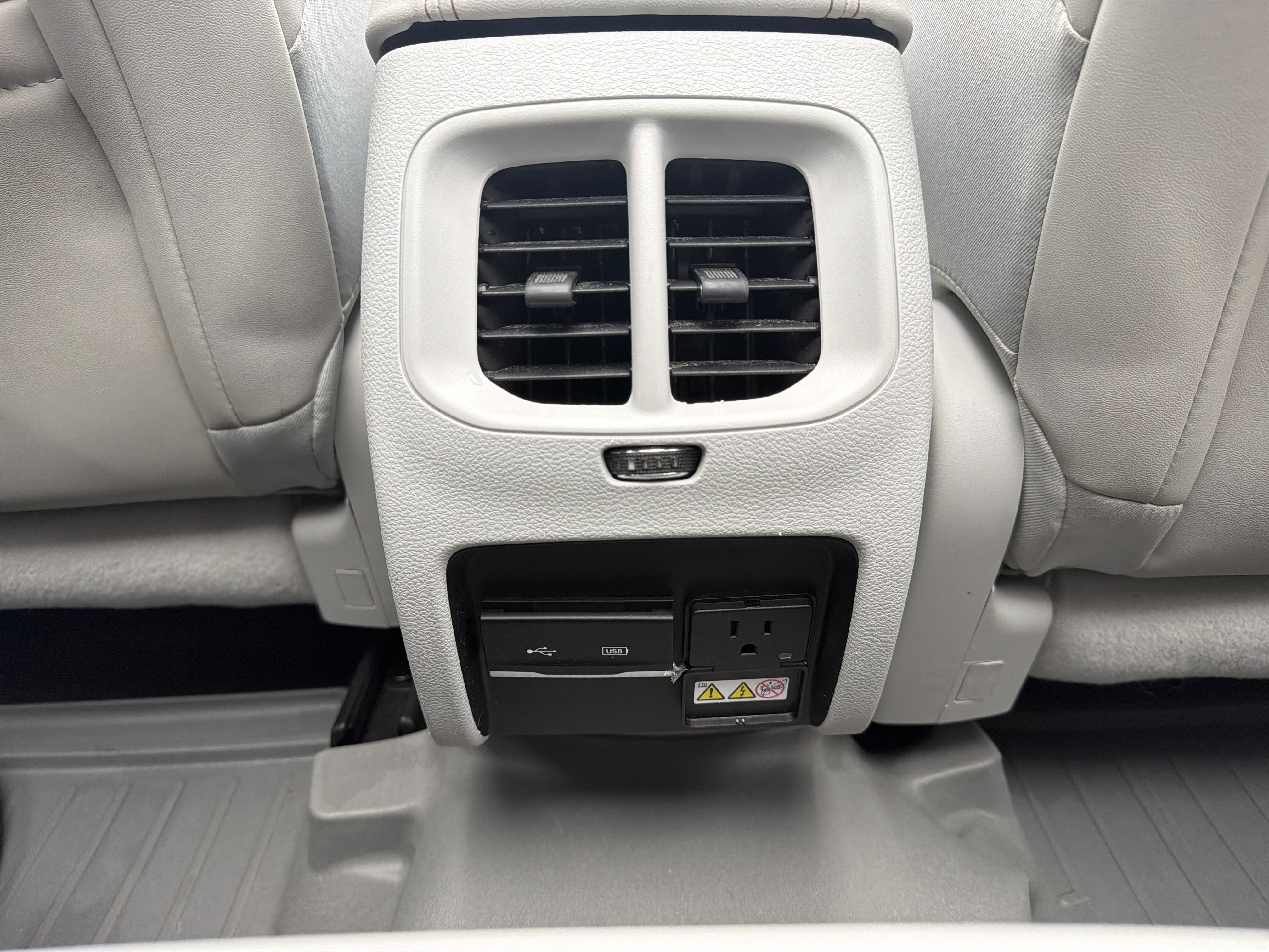 Used 2020 Jeep Cherokee Limited w/ Technology Group FWD image 29