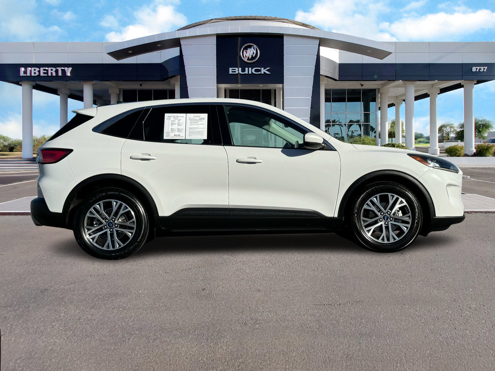 Used 2022 Ford Escape SEL image 2