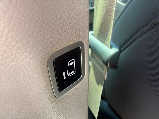 Used 2020 Chrysler Pacifica Touring w/ Advanced Safetytec Group FWD image 15