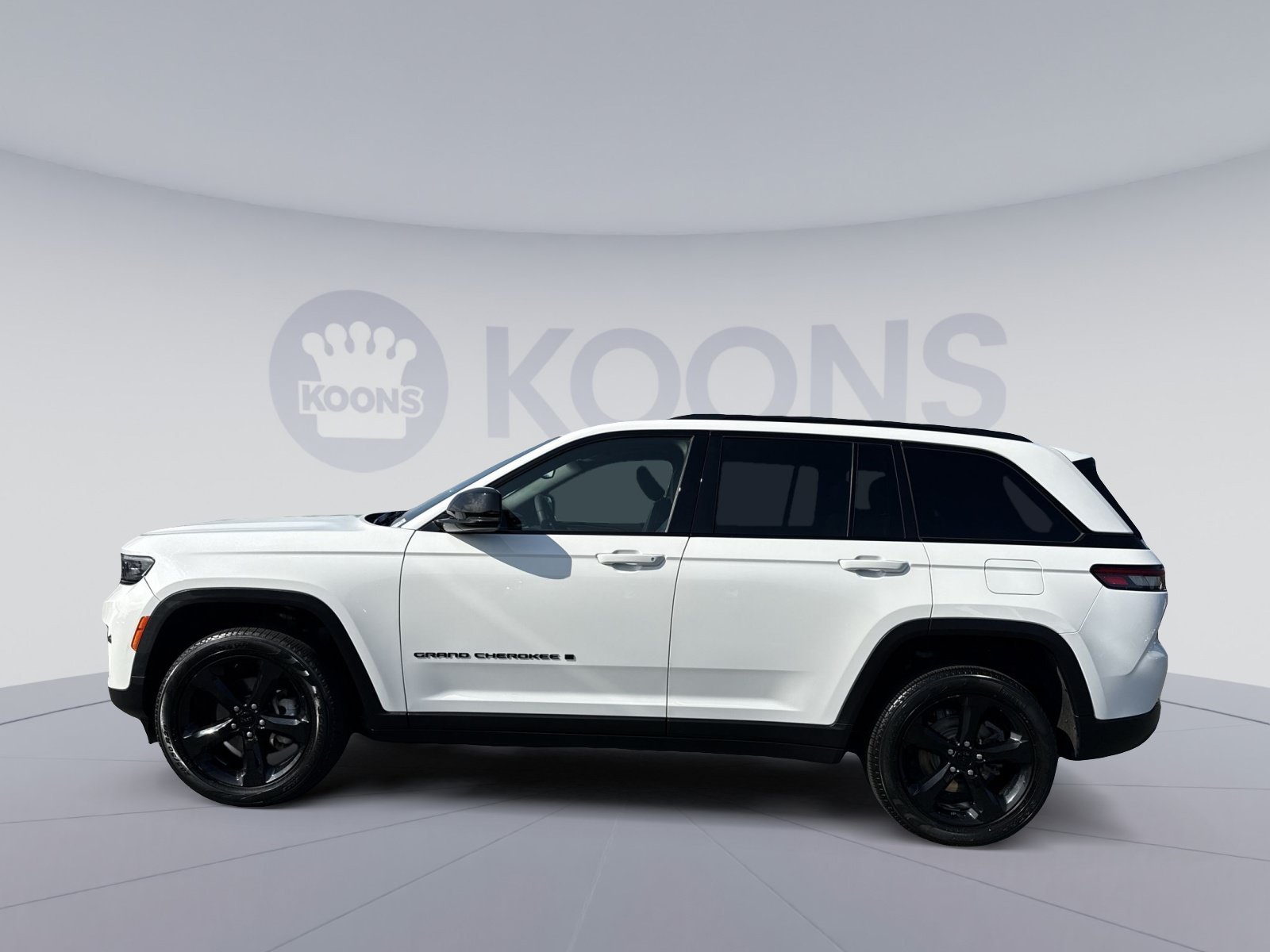 Used 2024 Jeep Grand Cherokee Limited w/ Black Appearance Package AWD/4WD image 2