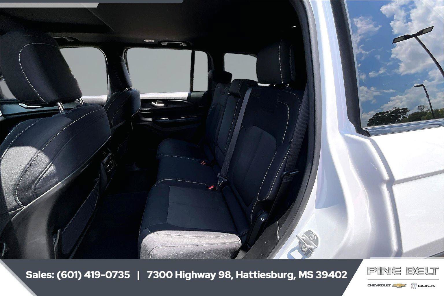 Used 2024 Jeep Grand Cherokee Laredo X RWD image 19